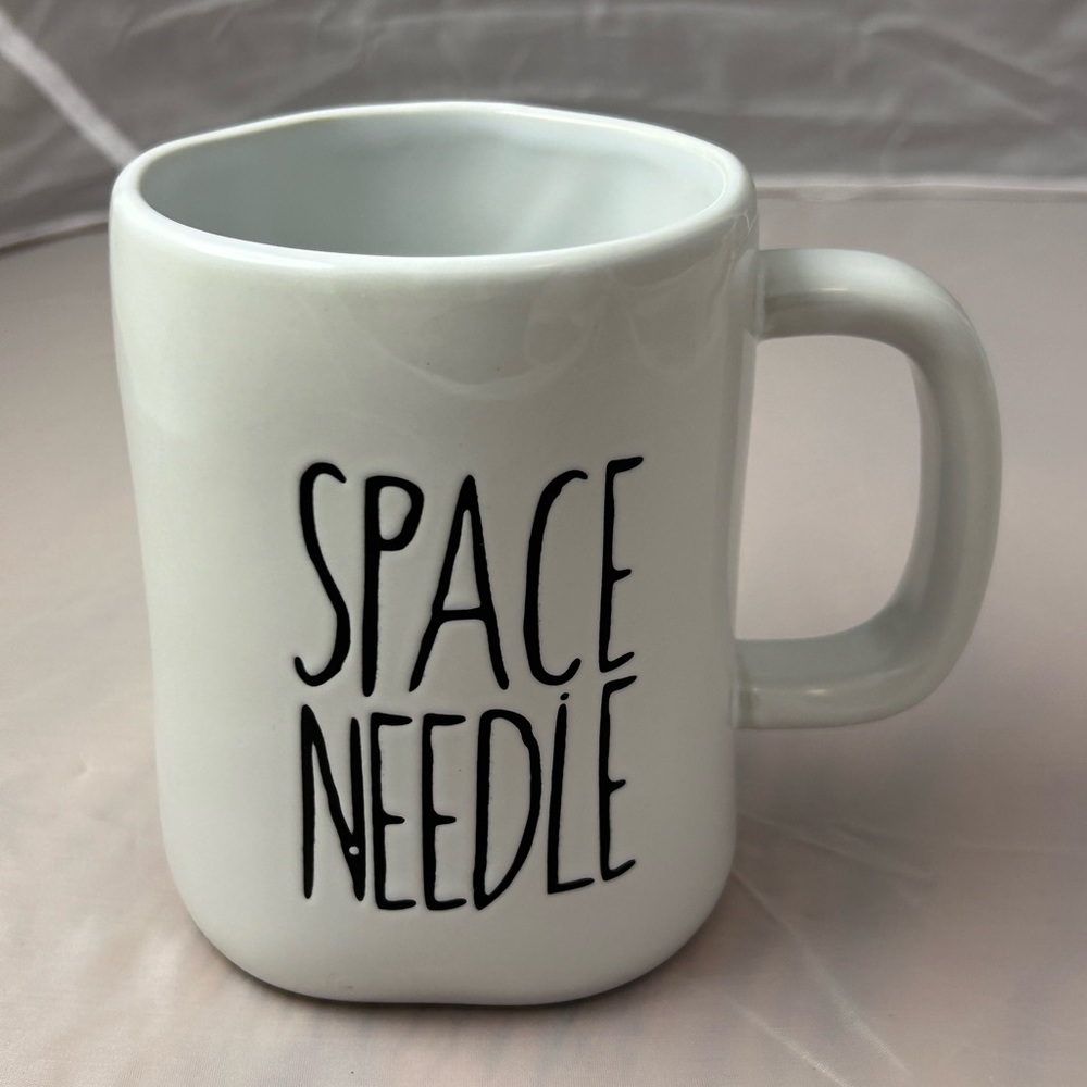 Space Needle Coffee Tea Mug a la Rae Dunn